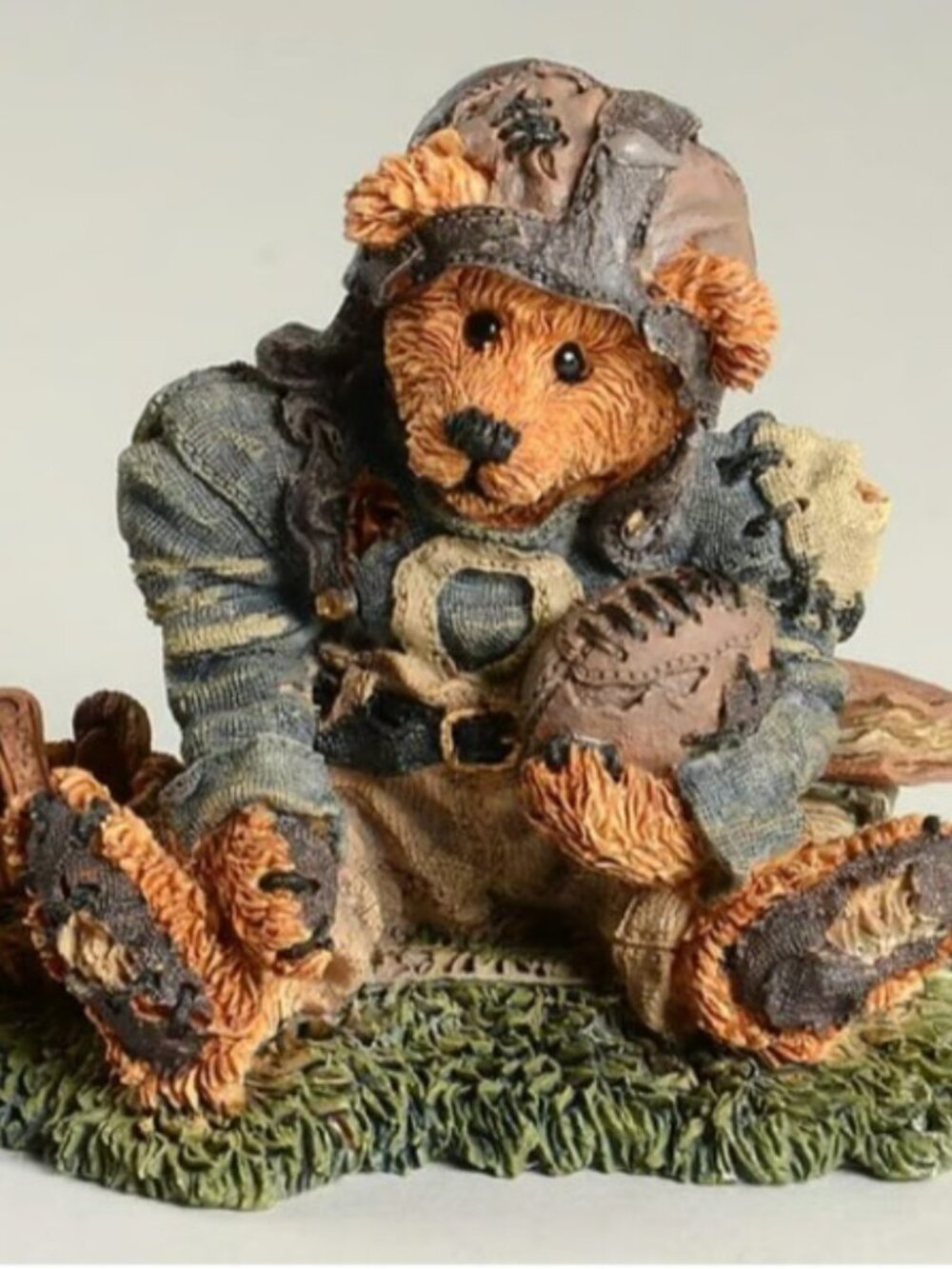 Knute & the Gridiron - 2245 - Bearstone Collection by Boyds Bears BOXED